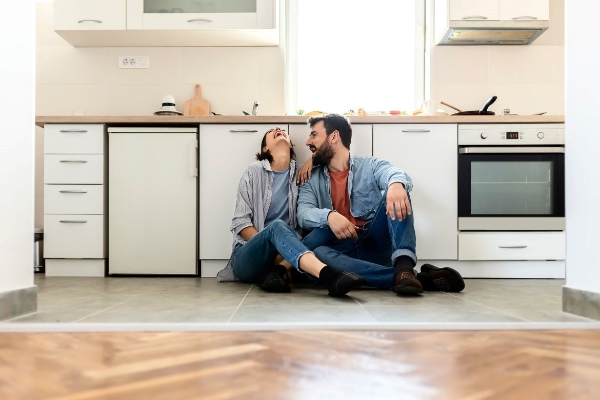 چطور با رمانتیک نبودن شوهر خود کنار بیایید و به او کمک کنید